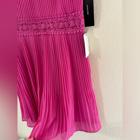 NWT Lulu's Something Wonderful Fuchsia Lace Pleated Skater Dress Pink Size Small - Picture 8 of 14